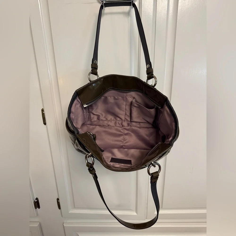 COACH 🔥 Olive Green Op Art Embossed Patent Leather East West Gallery Tote